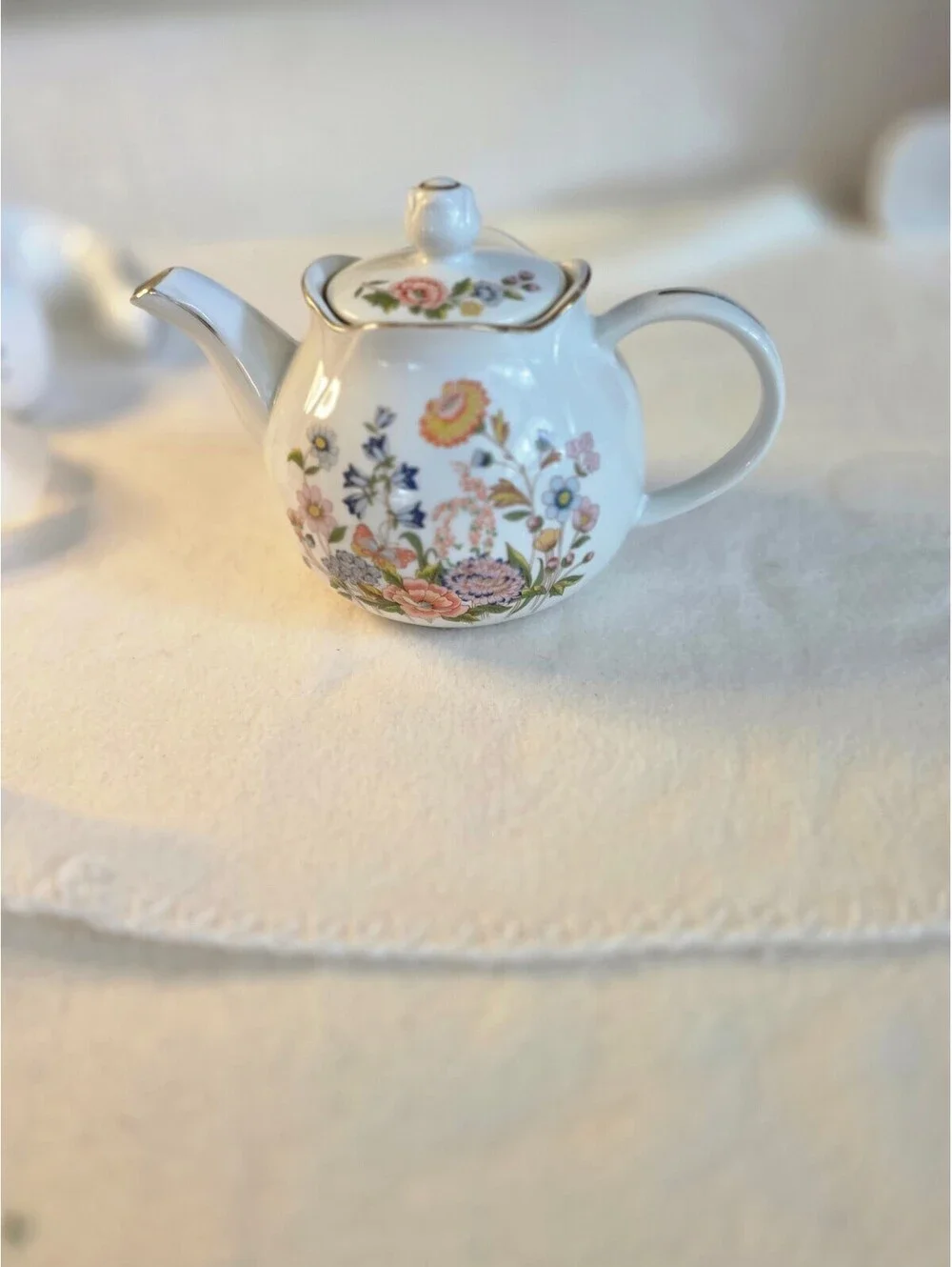 Vintage 1989 Robinson Design Group Floral Porcelain Teapot Japan Gold Trim